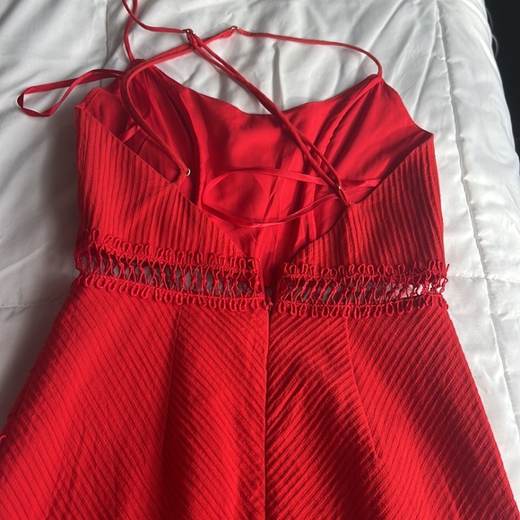 Selfie Leslie Dress - Picture 4 of 4